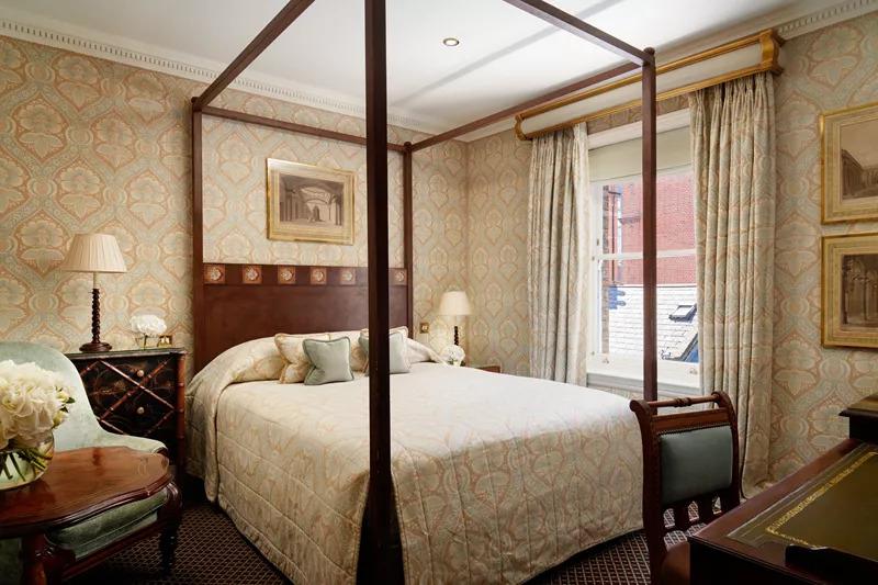 חדר קלאסי, Egerton House