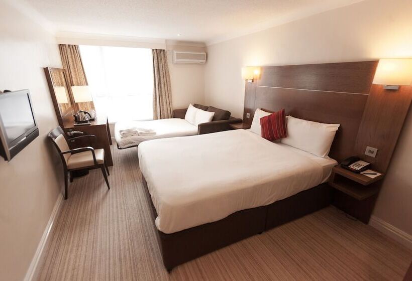 غرفة عائلية, Gainsborough House