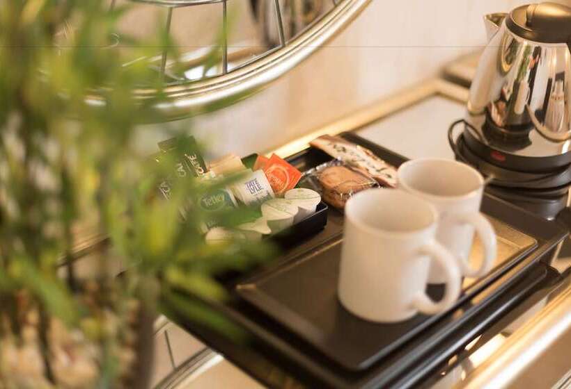 غرفة قياسية ثلاثية, Gainsborough House