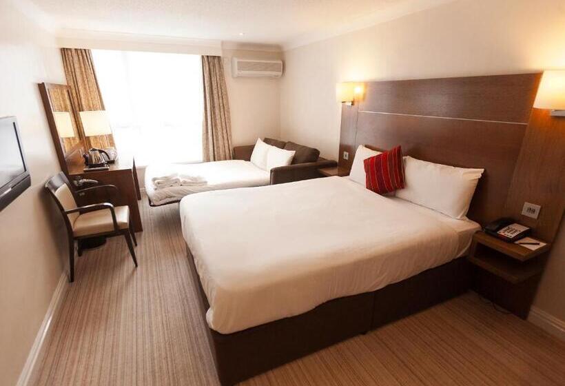 غرفة قياسية ثلاثية, Gainsborough House