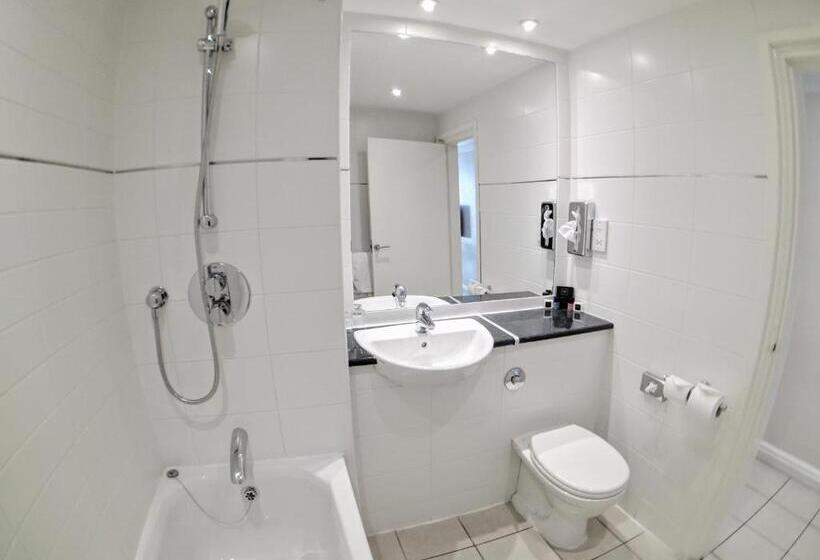 غرفة عائلية, Gainsborough House