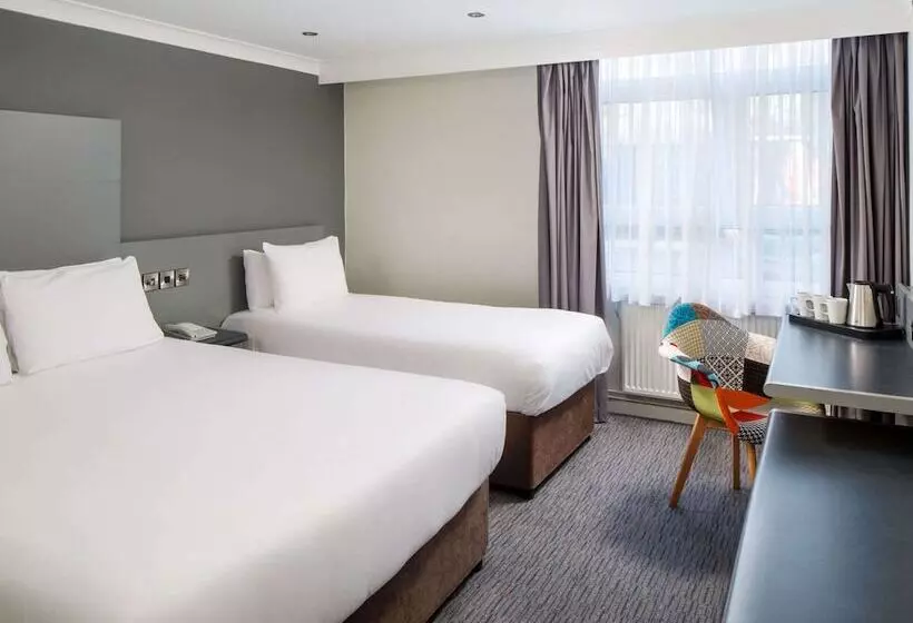 Habitació Familiar Clàssica, Mercure Chester Abbots Well