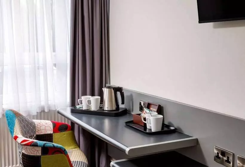 Habitació Familiar Clàssica, Mercure Chester Abbots Well