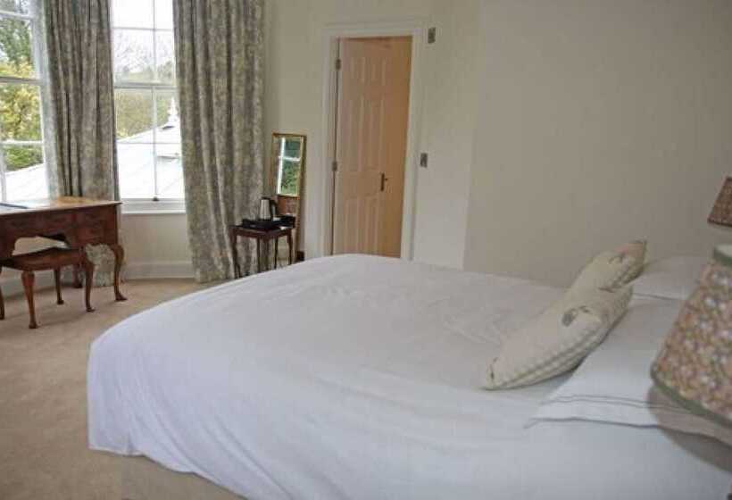 수피리어 룸, The Eagle House