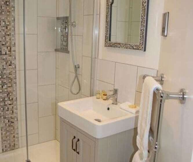 스탠다드 싱글 룸, The Eagle House