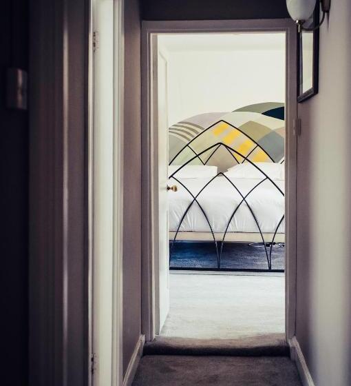 جناح عائلي, The Ollerod