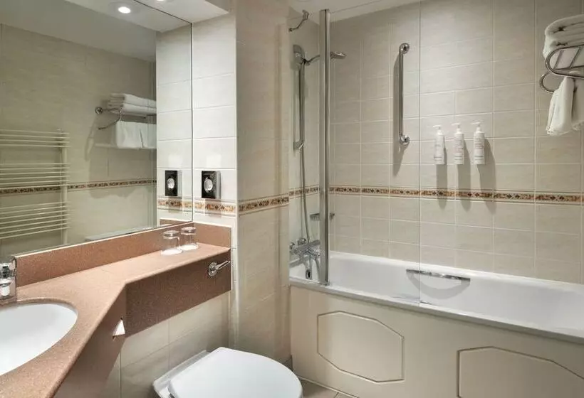 اتاق لوکس, Delta Hotels By Marriott Worsley Park Country Club