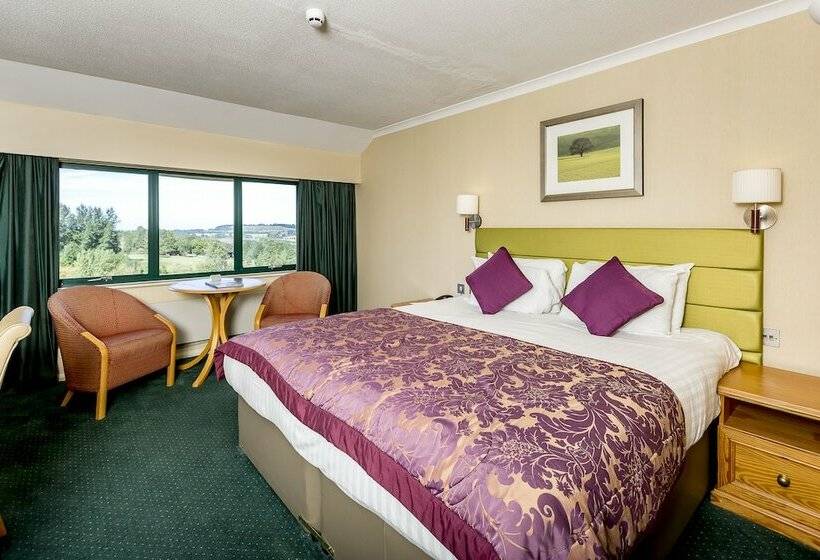 标准间, Hellidon Lakes