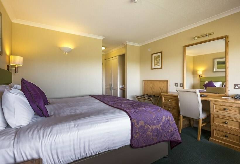 高级大房间, Hellidon Lakes