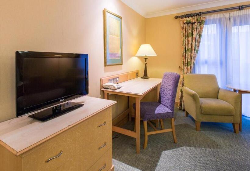 标准间, Hellidon Lakes