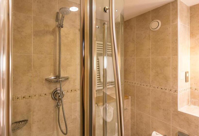 高级大房间, Hellidon Lakes