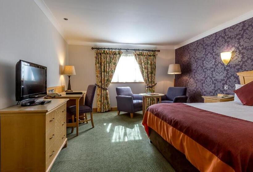 高级大房间, Hellidon Lakes