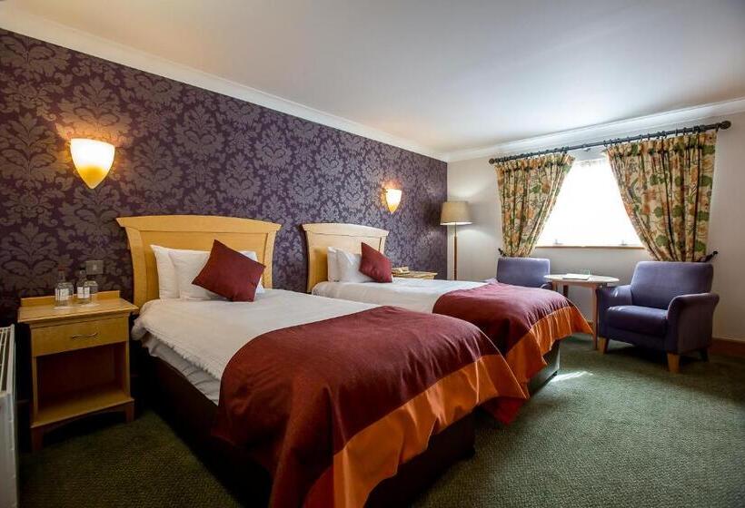 高级大房间, Hellidon Lakes