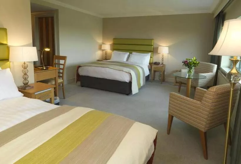 Family Room, Hellidon Lakes