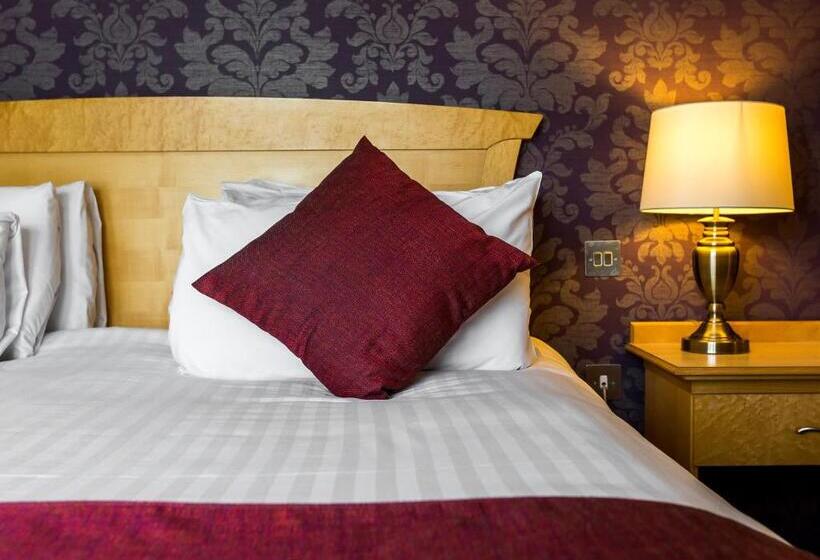 家庭间, Hellidon Lakes