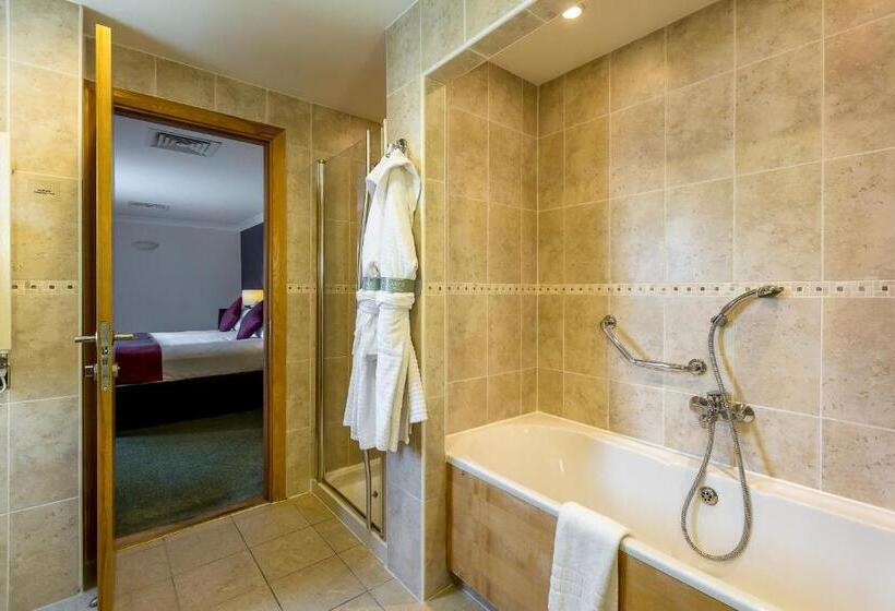 高级家庭房间, Hellidon Lakes