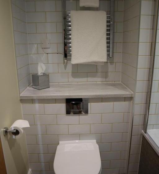 带大床的标准间, Hellidon Lakes