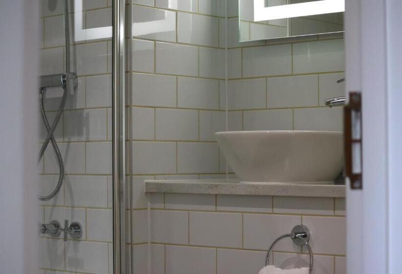 带大床的标准间, Hellidon Lakes