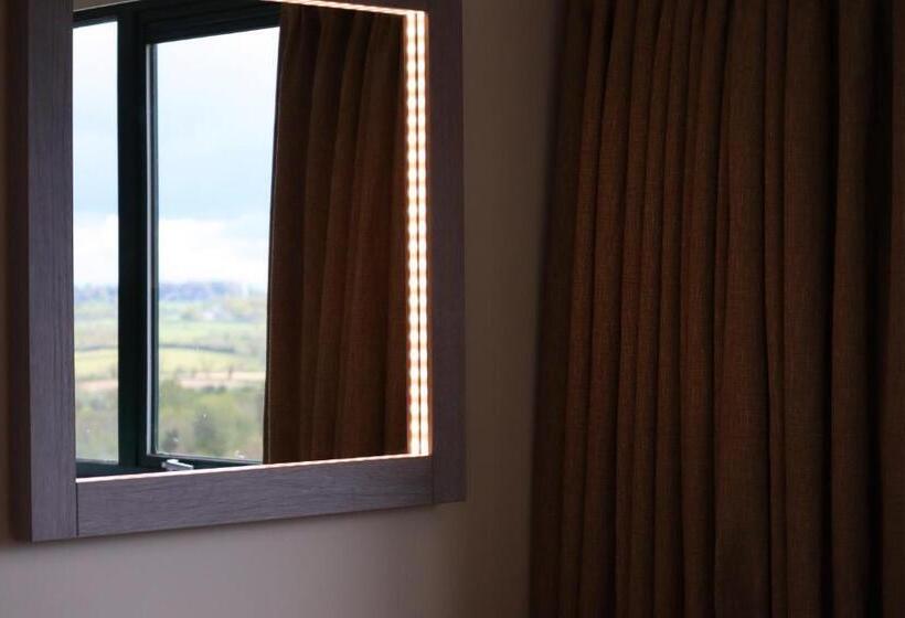 带大床的标准间, Hellidon Lakes