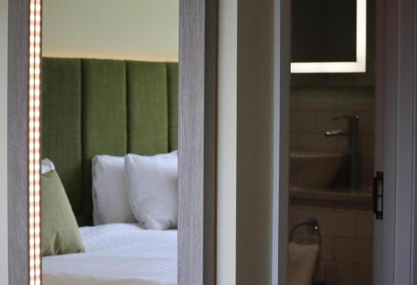 带大床的标准间, Hellidon Lakes