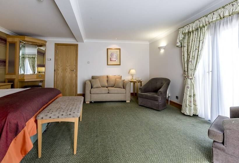 高级大房间, Hellidon Lakes