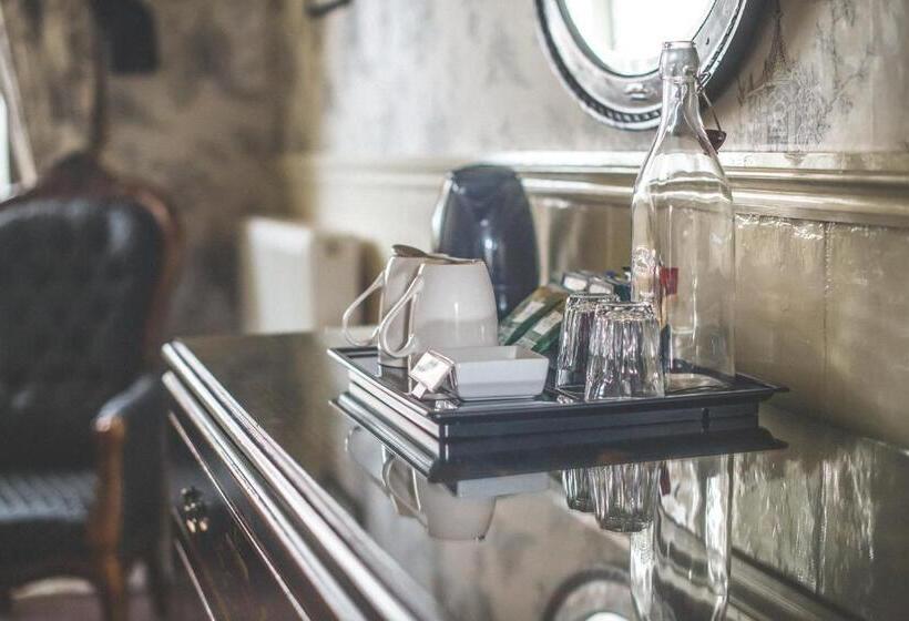 جناح, Jeakes House