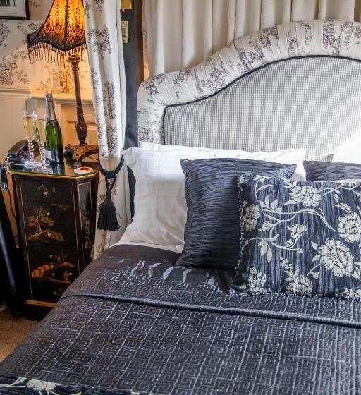 جناح, Jeakes House