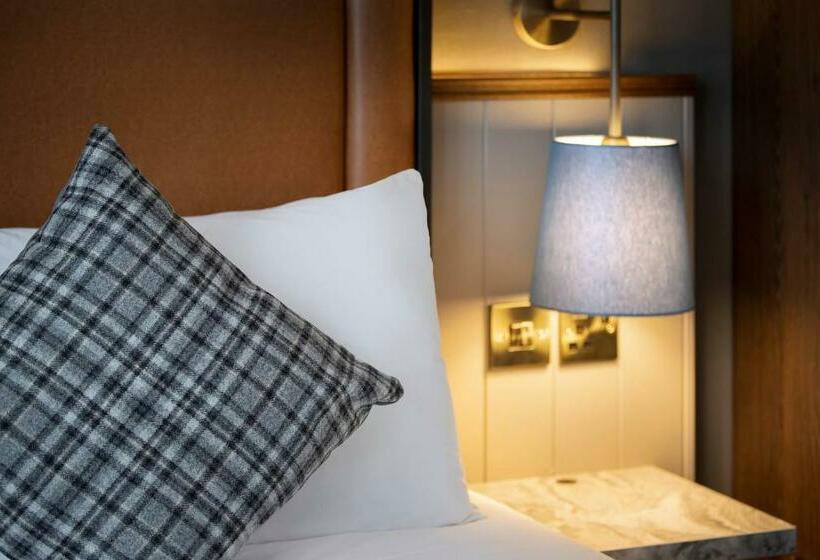 חדר סופריור לשלושה, Leonardo Royal Edinburgh