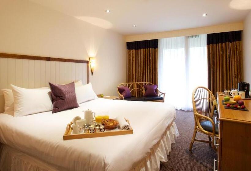 Номер Стандарт, Marwell Hotel   A Bespoke