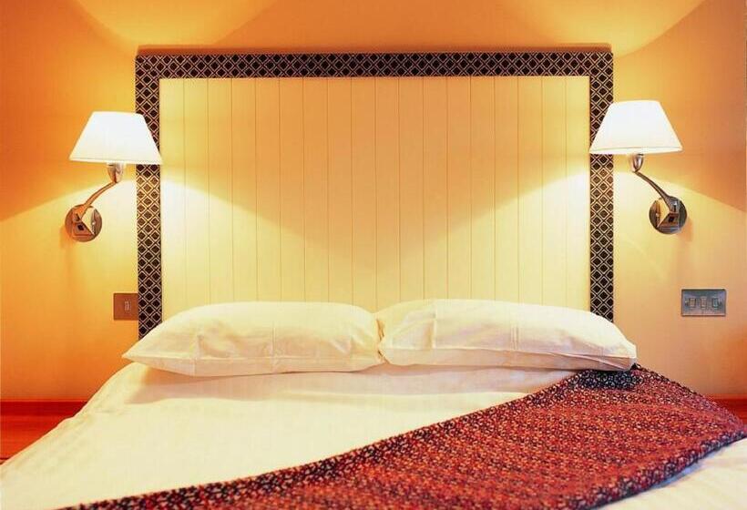 Номер Superior, Marwell Hotel   A Bespoke