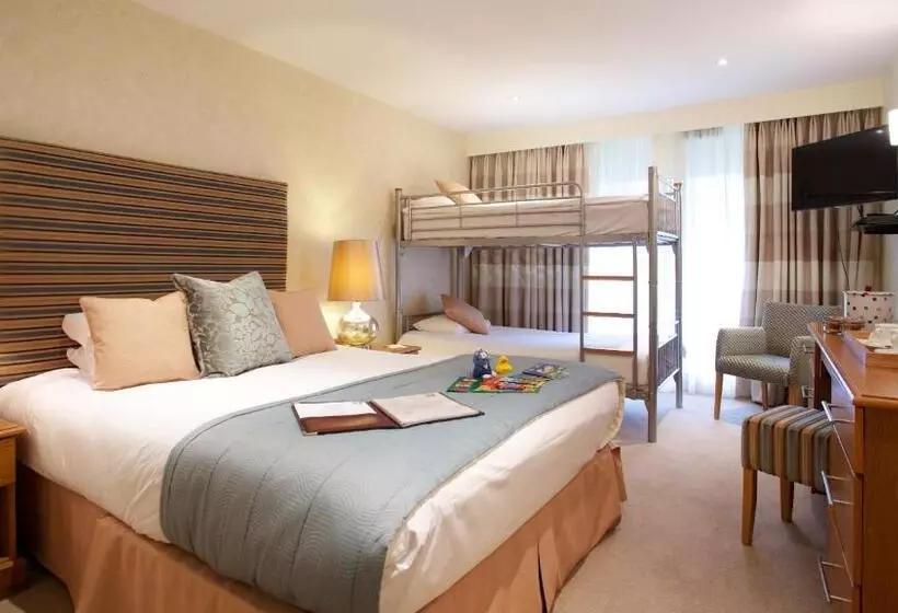 デラックスファミリールーム, Marwell Hotel   A Bespoke