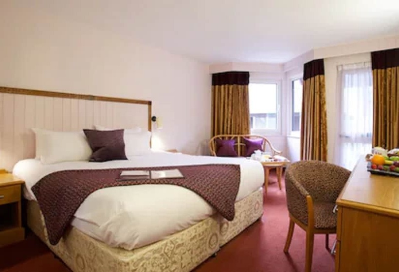 Номер Стандарт, Marwell Hotel   A Bespoke