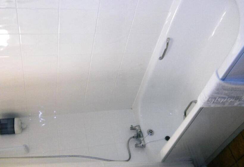 スタンダードルーム, The Oakland