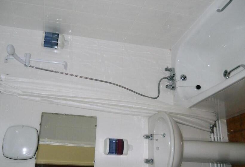 ファミリールーム, The Oakland