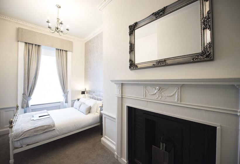 スタンダードルーム, The Pied Bull