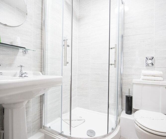 スタンダードルーム, The Pied Bull