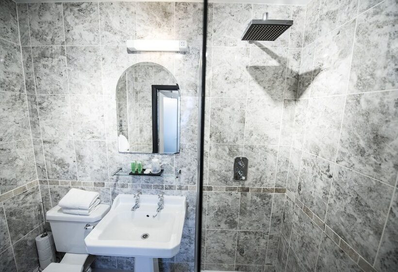 デラックスルーム, The Pied Bull