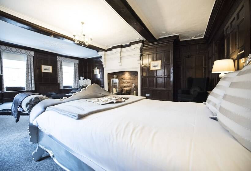 デラックスルーム, The Pied Bull