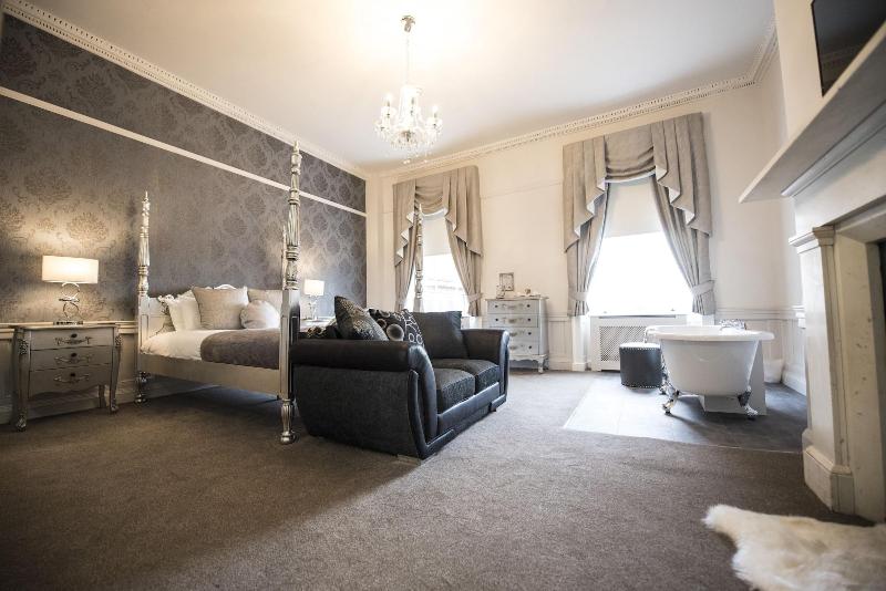 スタンダードルーム, The Pied Bull