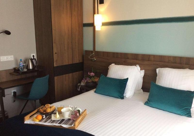 スタンダードルーム, The Pied Bull