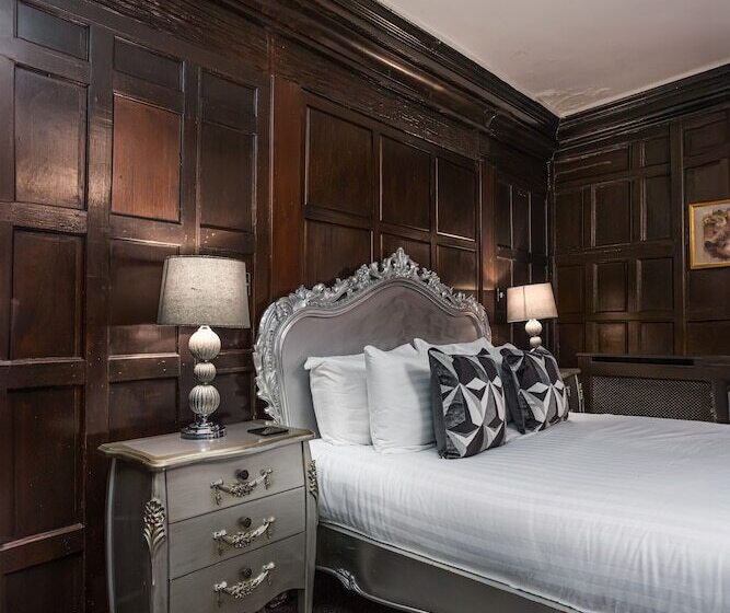 デラックスルーム, The Pied Bull