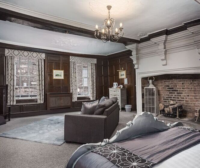 デラックスルーム, The Pied Bull