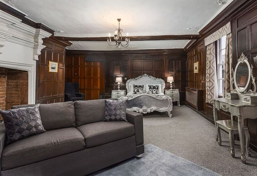 デラックスルーム, The Pied Bull