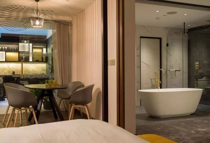 سوییت لوکس, Middle Eight Covent Garden Preferred Hotels And Resorts