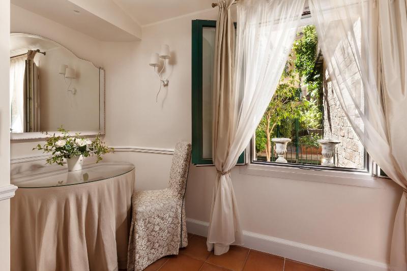 Полулюкс, Middle Eight   Covent Garden   Preferred Hotels And Resorts