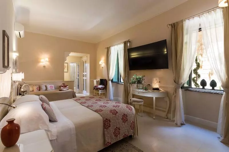 سوییت جونیور, Middle Eight Covent Garden Preferred Hotels And Resorts