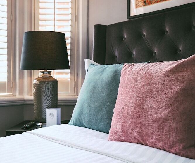 クラシックルーム, Rose & Crown Inn