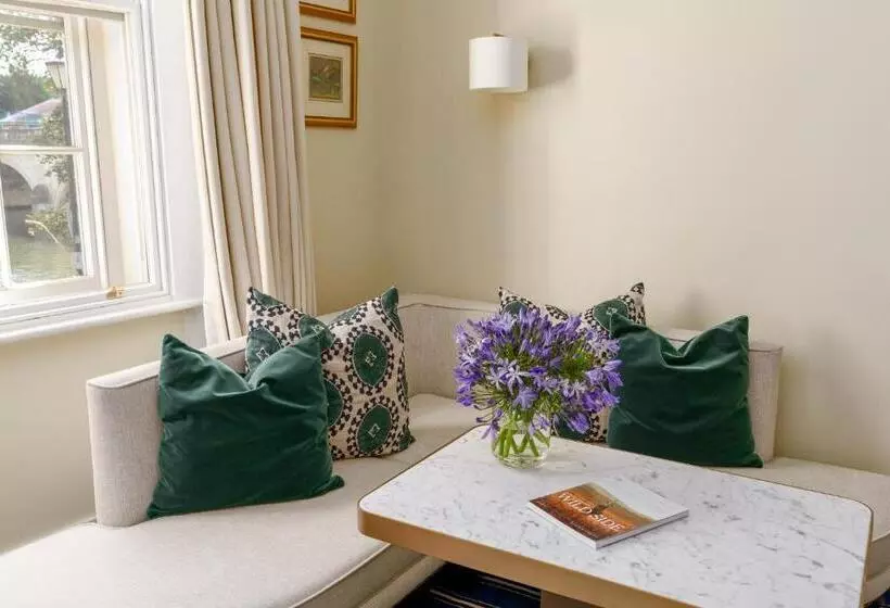 デラックススタジオ, The Relais Henley