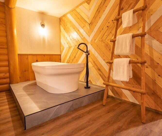 סוויטה עם ג'קוזי, Baker Creek By Basecamp