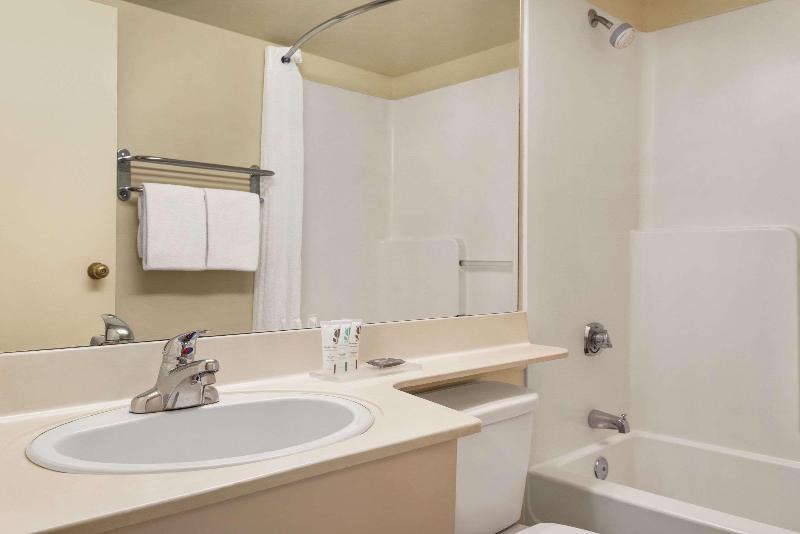 带大床的套房, Country Inn & Suites By Radisson, Saskatoon, Sk